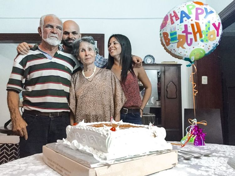 Vanilla cake with dulce de leche