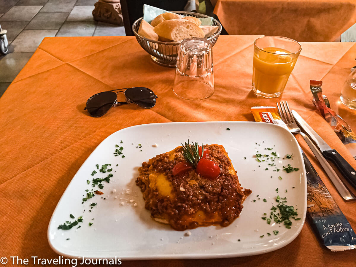 Lasagna for lunch in Bellagio, Almuerzo en Bellagio