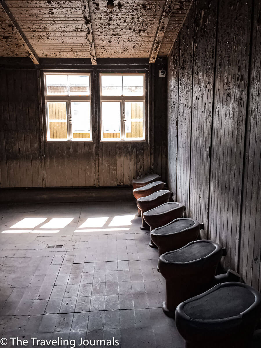 berlin, alemania, germany, backpacker memories, backpackers life, backpacker in Europe, backpacker in Berlin, hostel en Berlin, Summer in Berlin, sleeping arrangement, mochilera, Dominicana en Alemania, solo female travel in berin, backpacker in europe, backpacking 2016, summer in europe,nazi concentration camp, campo de concentracion nazi, SACHSENHAUSEN TOUR, sachsenhausen concentration camp, sachsenhausen, Arbeit Macht Frei, work makes you free, trabajar de hace libre, Oranienburg, custody zone, slave labor, prisoner abuse, abuso de prisoneros, prison cell, walking tour, holocaust, gas chamber, Sachsenhausen Concentration Camp Memorial and Museum, Main entrance – Tower A,Ruins of Station Z, Hospital and Pathology Lab, Baracke 38 -39, Casino of the SS Officers, Appellplatz, SS Cell Block, barraca de los prisioneros, camara de gas, memorial, guards uniform at sachsenhausen, uniformes de los guardias de sachenhausen, prisoners uniforms, uniformes de los prisioneros, bathroom, washroom, prisoners washroom, baño de los prisioneros