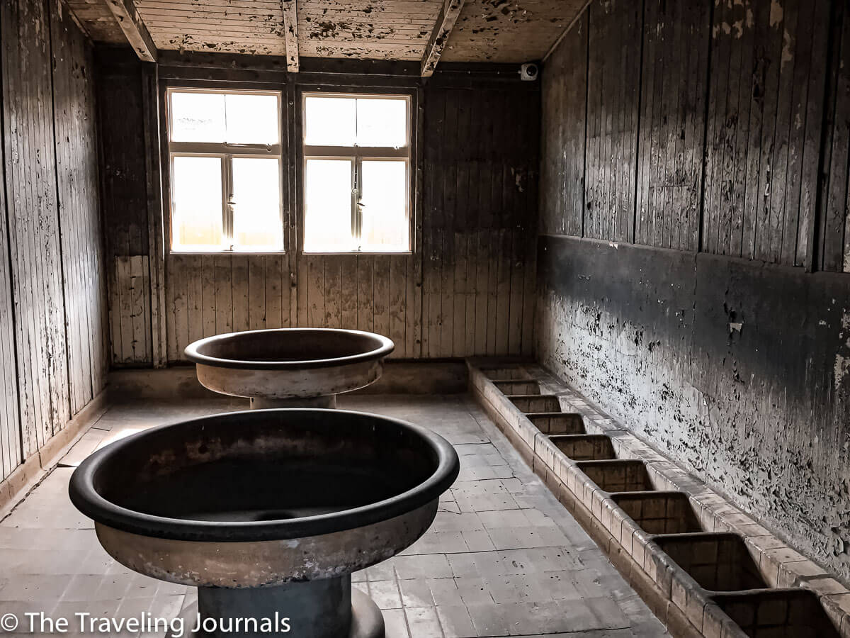 berlin, alemania, germany, backpacker memories, backpackers life, backpacker in Europe, backpacker in Berlin, hostel en Berlin, Summer in Berlin, sleeping arrangement, mochilera, Dominicana en Alemania, solo female travel in berin, backpacker in europe, backpacking 2016, summer in europe,nazi concentration camp, campo de concentracion nazi, SACHSENHAUSEN TOUR, sachsenhausen concentration camp, sachsenhausen, Arbeit Macht Frei, work makes you free, trabajar de hace libre, Oranienburg, custody zone, slave labor, prisoner abuse, abuso de prisoneros, prison cell, walking tour, holocaust, gas chamber, Sachsenhausen Concentration Camp Memorial and Museum, Main entrance – Tower A,Ruins of Station Z, Hospital and Pathology Lab, Baracke 38 -39, Casino of the SS Officers, Appellplatz, SS Cell Block, barraca de los prisioneros, camara de gas, memorial, guards uniform at sachsenhausen, uniformes de los guardias de sachenhausen, prisoners uniforms, uniformes de los prisioneros, bathroom, washroom, prisoners washroom, baño de los prisioneros