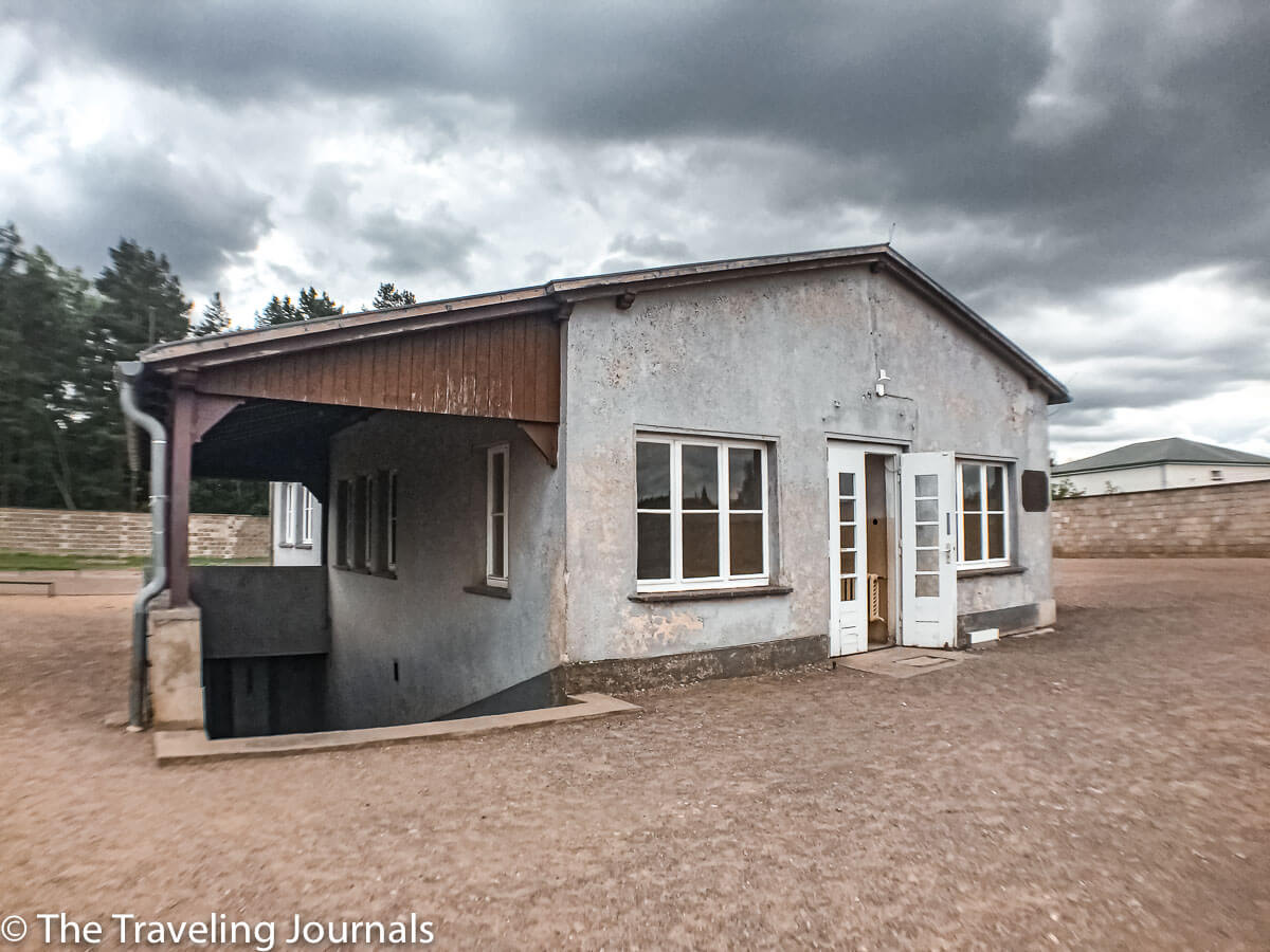 berlin, alemania, germany, backpacker memories, backpackers life, backpacker in Europe, backpacker in Berlin, hostel en Berlin, Summer in Berlin, sleeping arrangement, mochilera, Dominicana en Alemania, solo female travel in berin, backpacker in europe, backpacking 2016, summer in europe,nazi concentration camp, campo de concentracion nazi, SACHSENHAUSEN TOUR, sachsenhausen concentration camp, sachsenhausen, Arbeit Macht Frei, work makes you free, trabajar de hace libre, Oranienburg, custody zone, slave labor, prisoner abuse, abuso de prisoneros, prison cell, walking tour, holocaust, gas chamber, Sachsenhausen Concentration Camp Memorial and Museum, Main entrance – Tower A,Ruins of Station Z, Hospital and Pathology Lab, Baracke 38 -39, Casino of the SS Officers, Appellplatz, SS Cell Block,