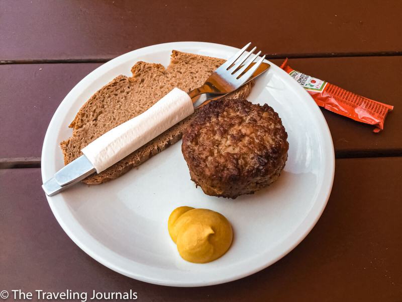 summer in Frankfurt, Verano en Frankfurt, Verano en Francfort, exploring frankfurt,solo travel in Germany, mochilera en Frankfurt, Mochilera en Alemania, foodie, food, frikadellen, german meatballs, food in frankfurt, comida en frankfurt,delicious, so tasty, foodie memories