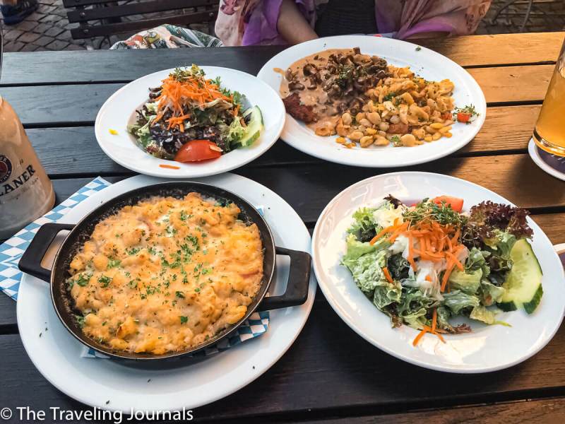 summer in Frankfurt, Verano en Frankfurt, Verano en Francfort, exploring frankfurt,solo travel in Germany, mochilera en Frankfurt, Mochilera en Alemania, foodie,food at Römenberg, comida en francfort