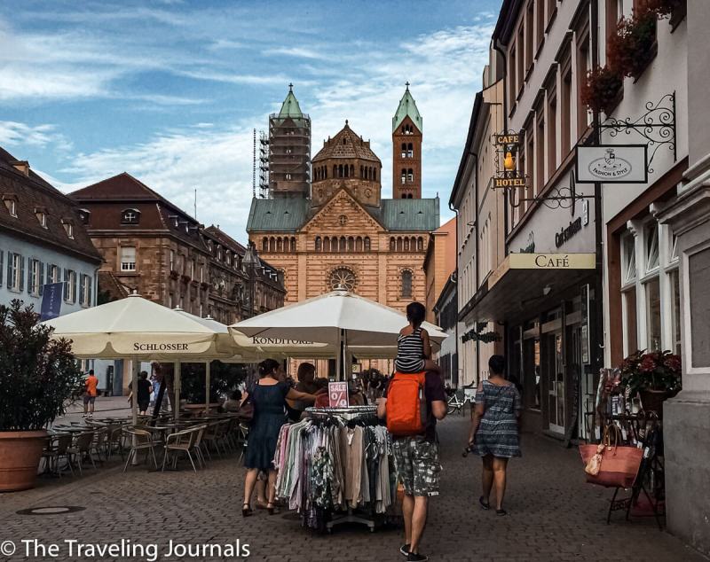 Imperial Cathedral of Speyer, Kaiserdom zu Speyer , Dom Zu Speyer, germany, alemania, dominican republic, santo domingo, summer in Haßloch, rhineland, Reinaina, dominicana, speyer, speyer cathedral, catedral de Speyer, ciudad Speyer, summer in Speyer, dominicana, dominican, backpacker in germany, first time in germany, primera vez en alemania, mochilera en alemania, solo traveler, female solo travel, catedral imperial de Speyer, roman catholic church, iglesia catolica romana, speyer, friends walking