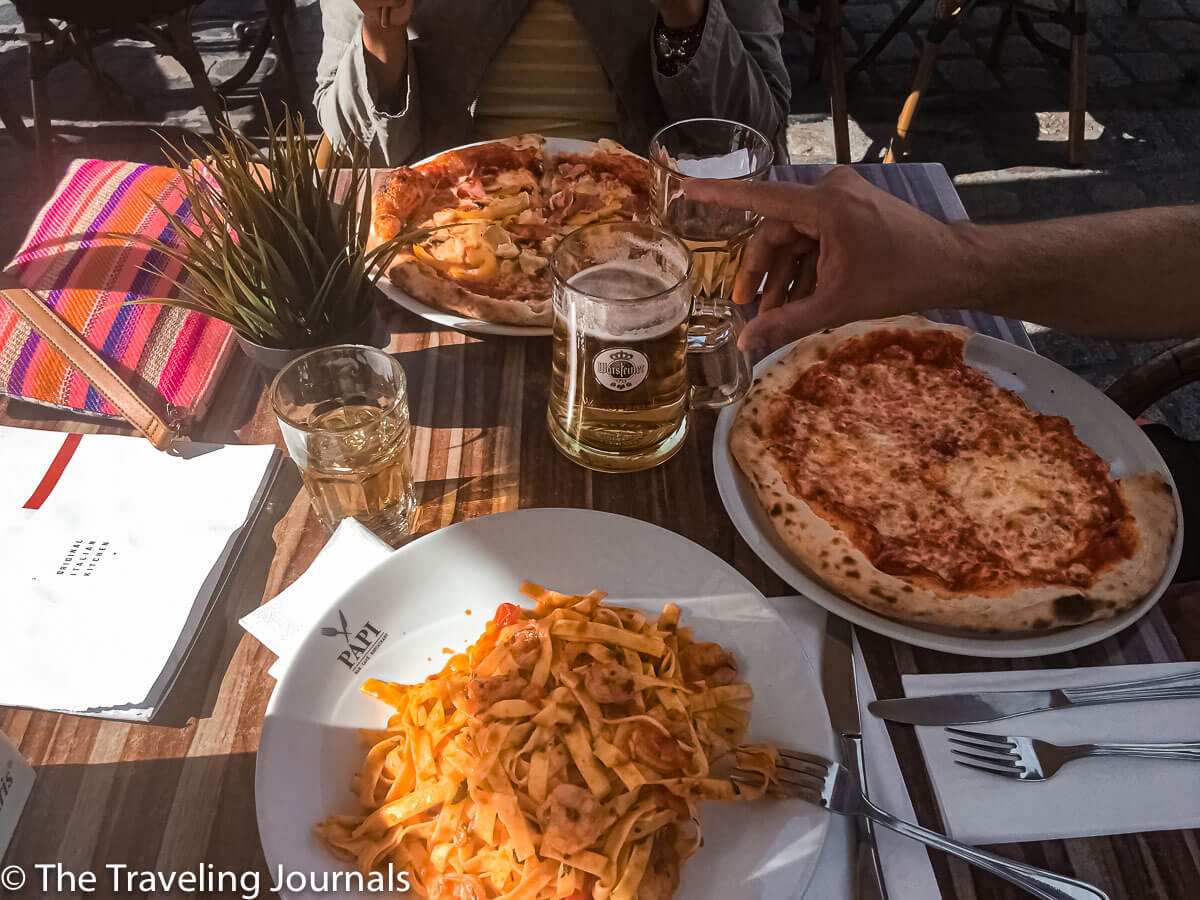 heidelberg, heidelberg castle, castillo Lunch time at Marktplatz, Almuerzo en La Plaza del Mercado, Königstuhl, The King's Seat, el asiento del rey, hill, montaña, panoramic view, vista panoramica, verano en Heilderberg, Universidad de heidelberg, Heidelberg University, German Renaissance Architecture, Apothecary Museum, ruinas del castillo heidelberg, farmacias, arquitectura renacentista alemana, Museo del Boticario, the world's largest wine barrel, history of pharmacies and dispensaries, dispensaries,barril de vino más grande del mundo, funicular, Heidelberg Mountain rail; the funicular, tren de montaña, vistas de heidelberg, views of Heidelberg, Lunch time, hora de almuerzo,