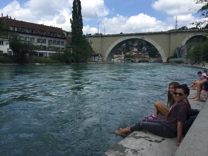 Bern, summer in Bern, verano en Berna, dipping feet in Aare River, refrescandome en el rio Are