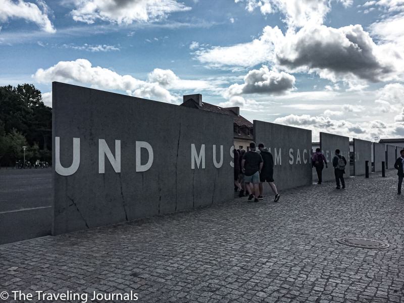 berlin, alemania, germany, backpacker memories, backpackers life, backpacker in Europe, backpacker in Berlin, hostel en Berlin, Summer in Berlin, sleeping arrangement, mochilera, Dominicana en Alemania, solo female travel in berin, backpacker in europe, backpacking 2016, summer in europe,nazi concentration camp, campo de concentracion nazi, SACHSENHAUSEN TOUR, sachsenhausen concentration camp, sachsenhausen, Arbeit Macht Frei, work makes you free, trabajar de hace libre, Oranienburg, custody zone, slave labor, prisoner abuse, abuso de prisoneros, prison cell, walking tour, holocaust, gas chamber, Sachsenhausen Concentration Camp Memorial and Museum, Main entrance – Tower A,Ruins of Station Z, Hospital and Pathology Lab, Barracks 38 -39, Casino of the SS Officers, Appellplatz, SS Cell Block, barraca de los prisioneros, camara de gas, memorial, guards uniform at sachsenhausen, uniformes de los guardias de sachenhausen, prisoners uniforms, uniformes de los prisioneros, bathroom, washroom, prisoners washroom, baño de los prisioneros